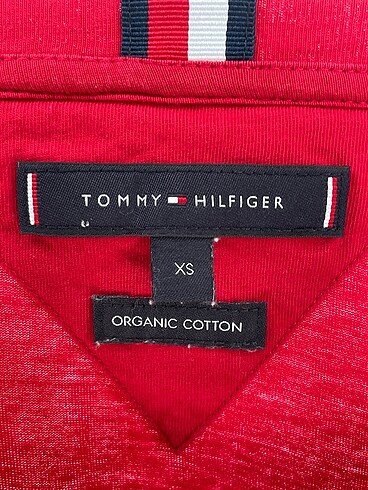 xs Beden kırmızı Renk Tommy Hilfiger T-shirt %70 İndirimli.