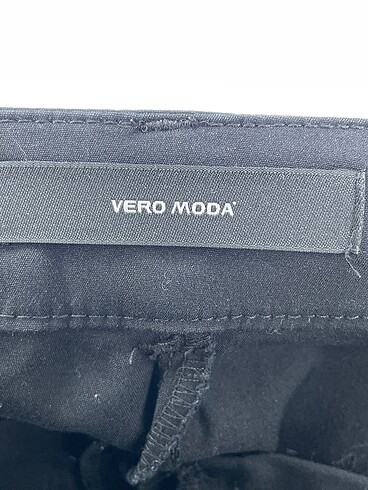 30 Beden siyah Renk Vero Moda Düz Kesim %70 İndirimli.
