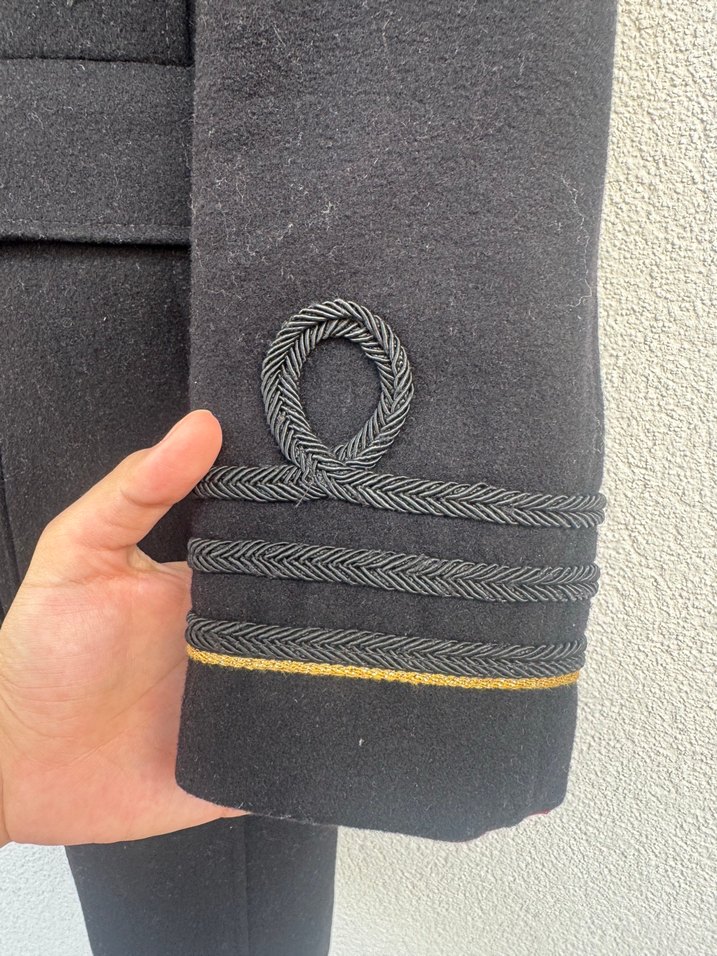 Düğmeli Siyah Uzun Kaban - Görsel 3