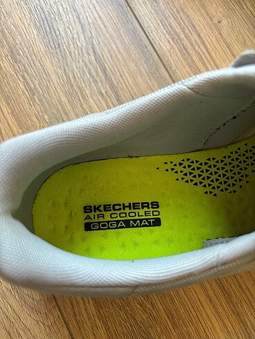 44 Beden beyaz Renk Skechers ayakkabı