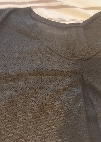 Kahverengi V Yaka penye Tişörtü - Görsel 2