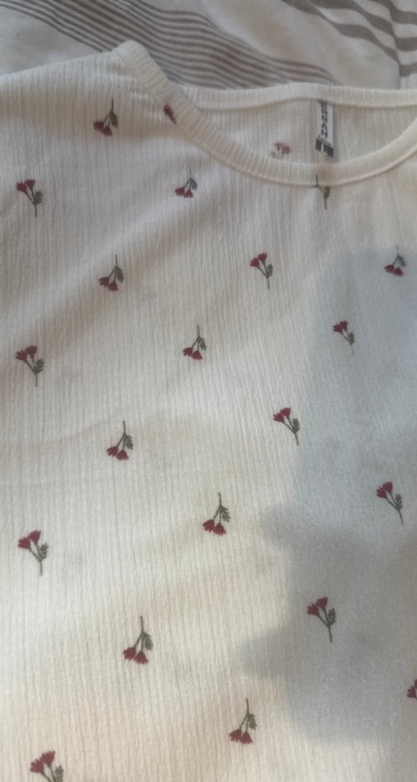 Düğmeli Kısa Kollu Beyaz Desenli Kadın Gömlek - Görsel 2