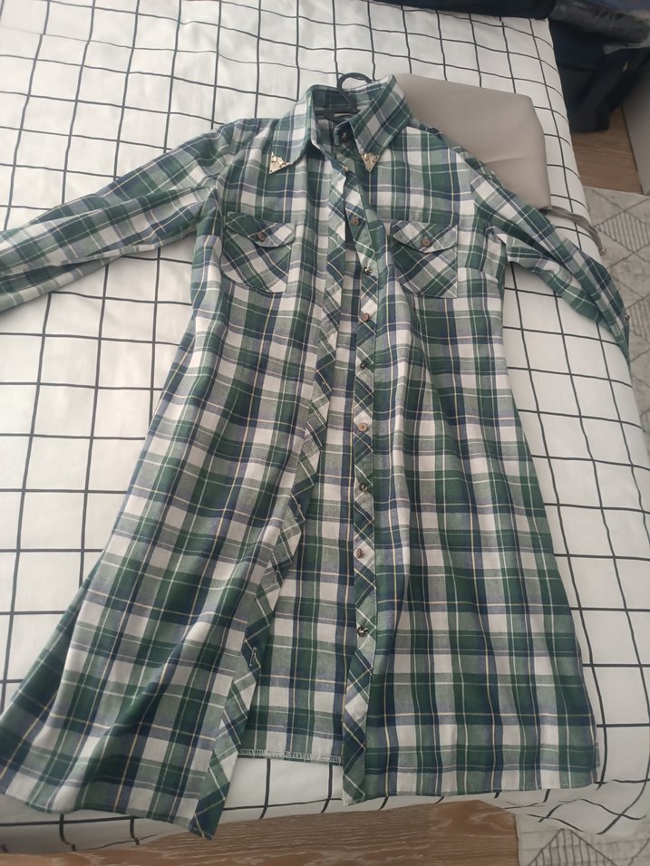Düğmeli Uzun Yeşil Kareli Kadın Gömlek  kumaşı kışlık tesettür - Görsel 2