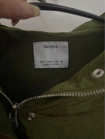 s Beden Bershka Yağmurluk
