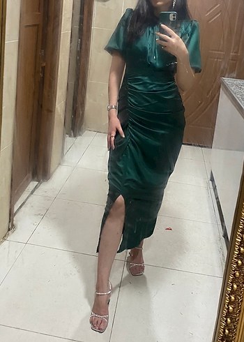 Parlak Yeşil Drapeli Yüksek Yakalı Uzun Elbise - Görsel 2