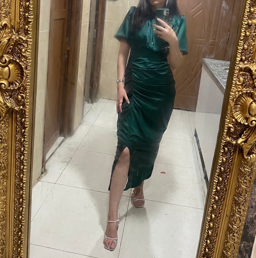 Parlak Yeşil Drapeli Yüksek Yakalı Uzun Elbise - Görsel 2