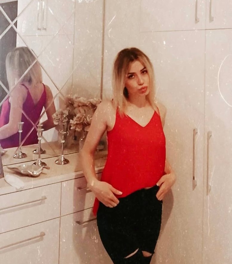 Parlak Kırmızı Bağlama Desenli Mini Kot Şort - Görsel 2