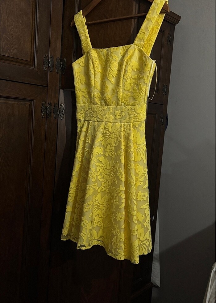 Koton Dilek Hanif sınırlı sayıda üretim sarı elbise - Görsel 3