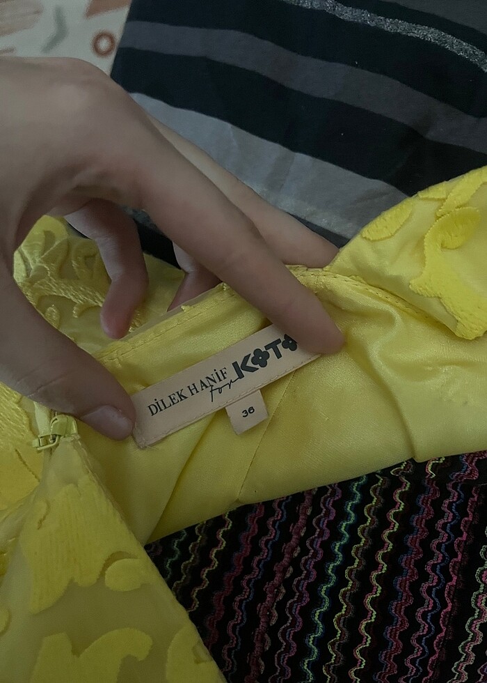 Koton Dilek Hanif sınırlı sayıda üretim sarı elbise - Görsel 2