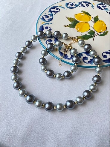 Grey Glassy Pearl