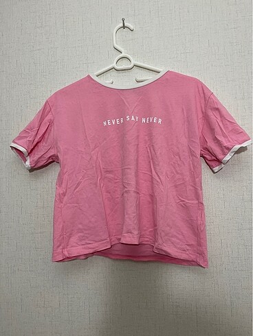 Pembe tişört