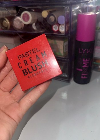 Pastel cream blush kırmızı krem allık