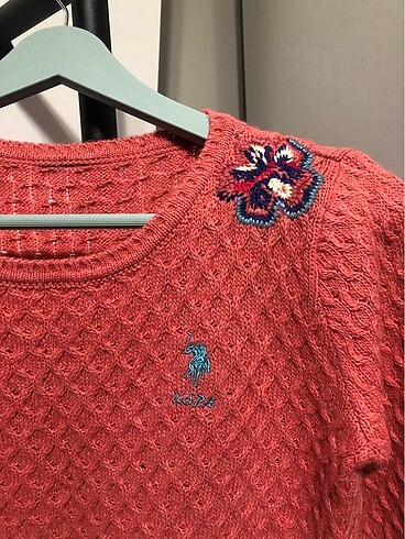 çiçek işlemeli polo kazak