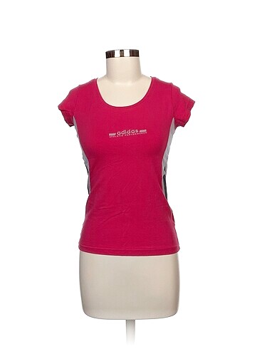 Adidas T-shirt %70 İndirimli.