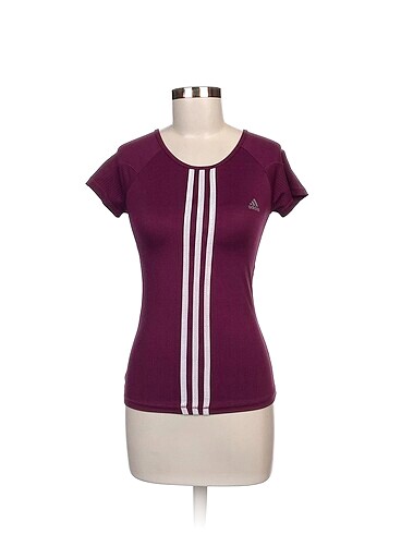 Adidas T-shirt %70 İndirimli.