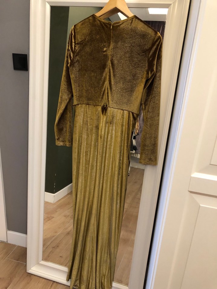 Uzun Kollu Altın Renkli Kadın Abiye Elbise. Kadife kumaş - Görsel 3