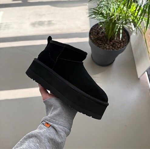 U.G.G W Platform Mini Black