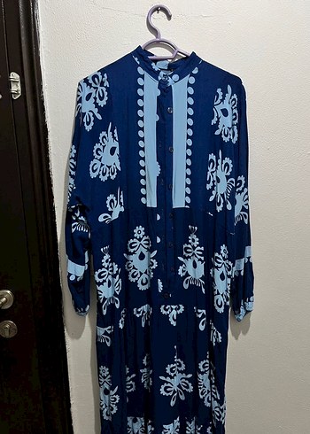 Bohem Tarz Uzun Mavi Bağlama Desenli Elbise - Görsel 2