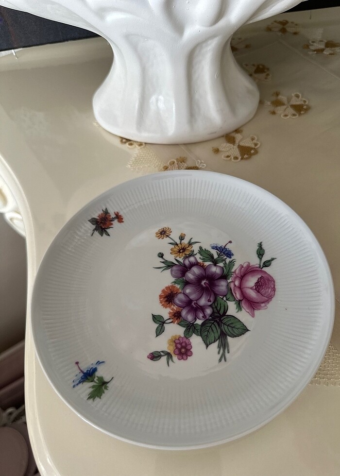 Çay fincanı ve pasta tabağı - Görsel 3