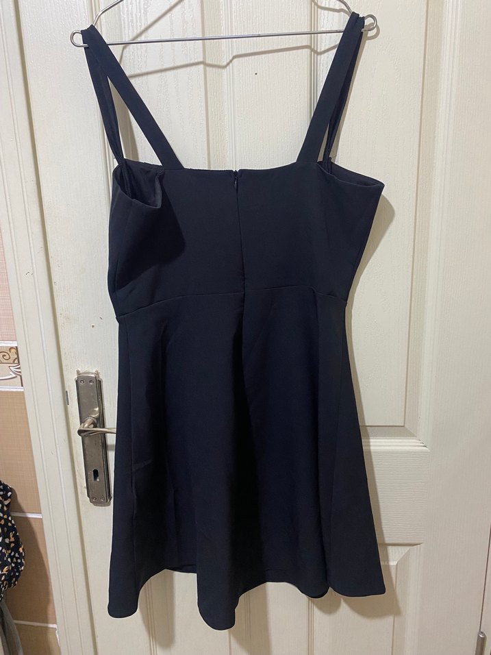 Siyah Pilili Midi Askılı Elbise - Görsel 3