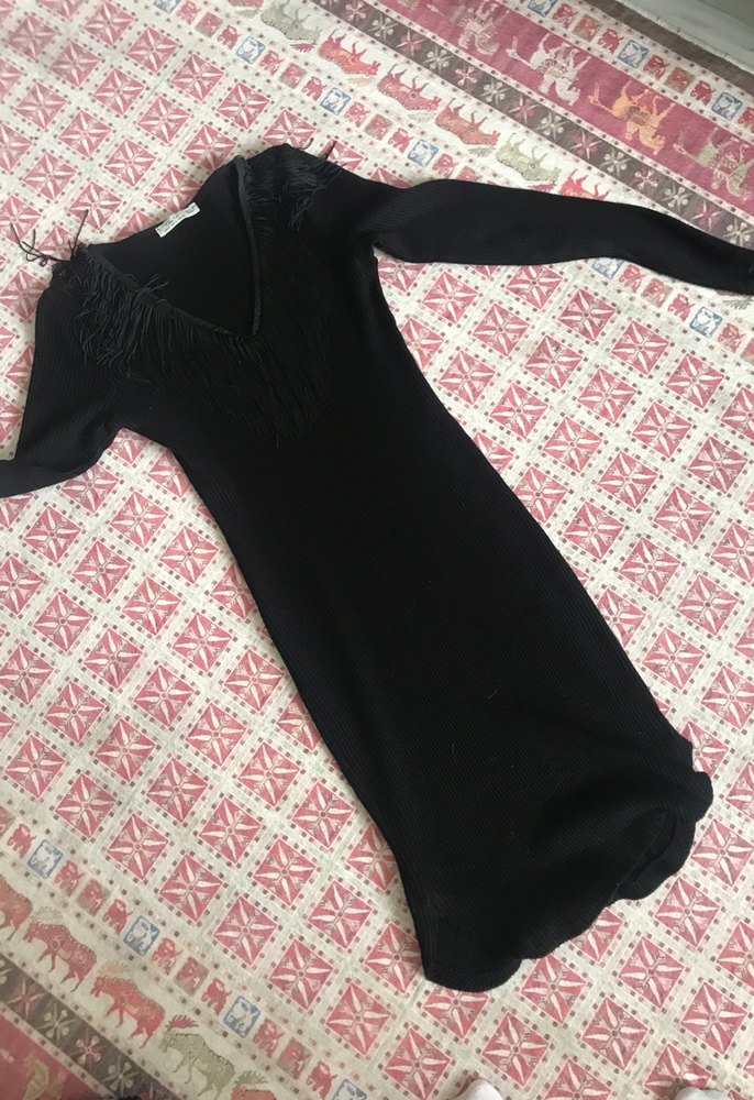 Siyah V Yaka Uzun Kollu Püsküllü triko elbise - Görsel 3