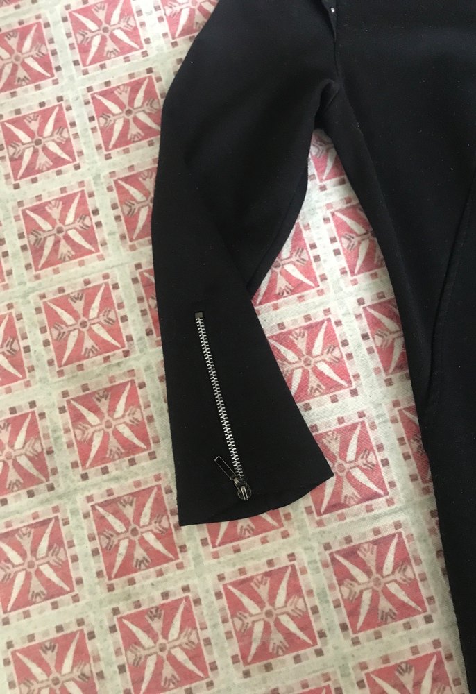 Uzun Kollu Siyah Mini boyun ve kol detaylı elbise - Görsel 3