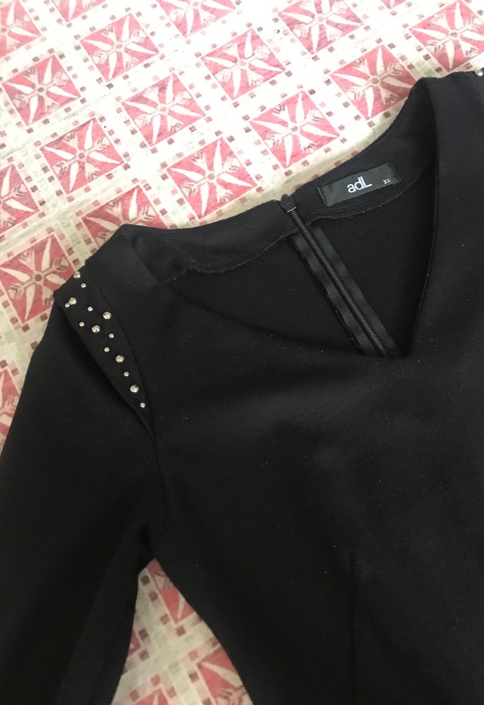 Uzun Kollu Siyah Mini boyun ve kol detaylı elbise - Görsel 2