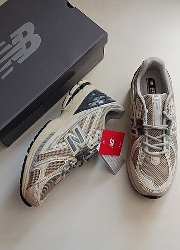 NEW BALANCE 1906