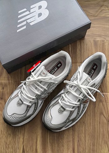 NEW BALANCE 1906