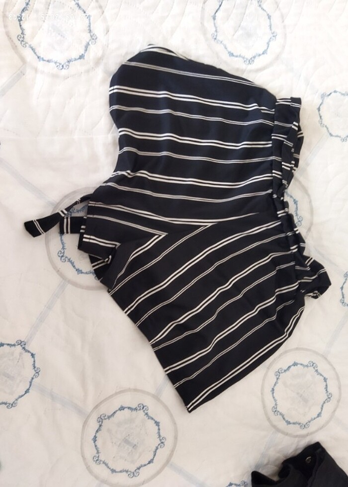 Siyah, beyaz çizgili mini şort - Görsel 2