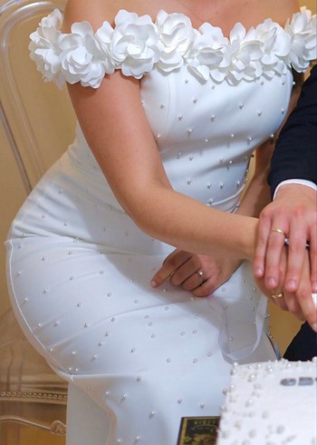 İnci İşlemeli Midi Beyaz Tek Omuzlu Elbise - Görsel 3