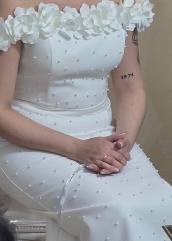 İnci İşlemeli Midi Beyaz Tek Omuzlu Elbise - Görsel 5