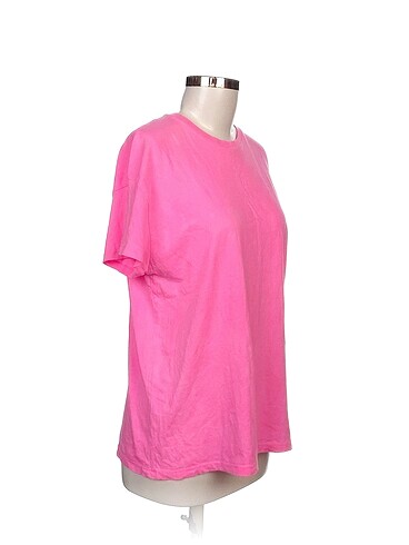 Bershka Bershka T-shirt %70 İndirimli.