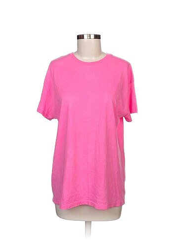 Bershka T-shirt %70 İndirimli.