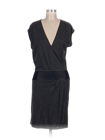 BCBG Maxazria Kısa Elbise %70 İndirimli.