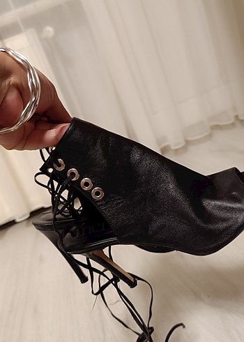 Siyah Deri Stiletto Topuklu Gotik Ayakkabı - Görsel 2