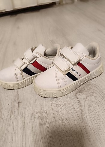 Tommy Hilfiger 26