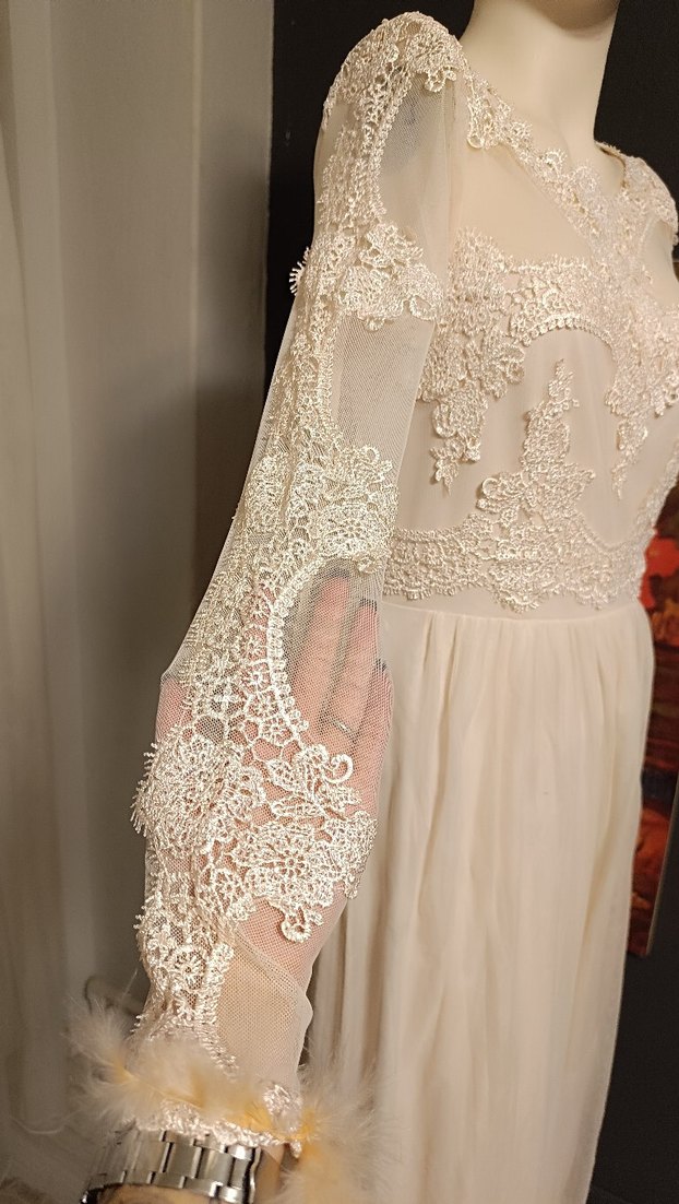 Uzun Kollu Nakışlı Beyaz Vintage Gelinlik - Görsel 3