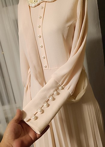 Bej Uzun Piliseli Elbise - Görsel 4