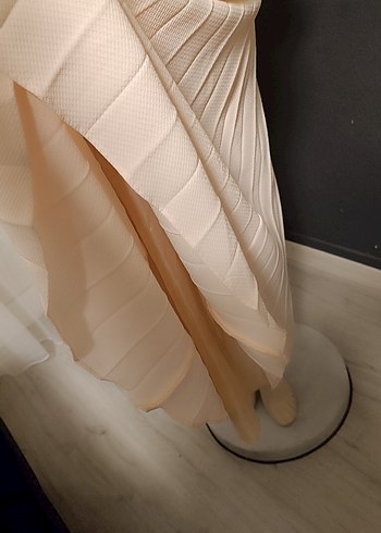 Bej Uzun Piliseli Elbise - Görsel 7