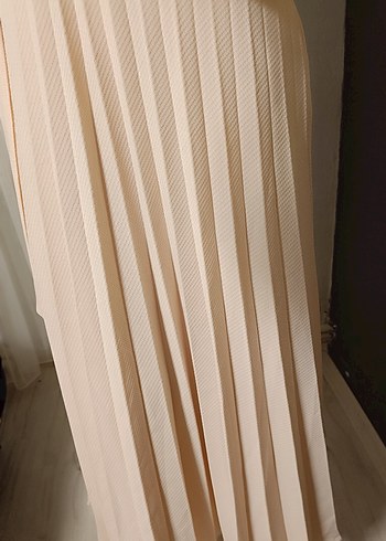 Bej Uzun Piliseli Elbise - Görsel 5