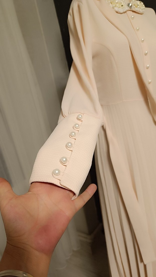 Bej Uzun Piliseli Elbise - Görsel 2