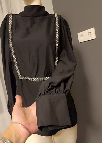 Zincir Detaylı Siyah Uzun Kollu Bluz - Görsel 4