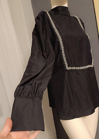 Zincir Detaylı Siyah Uzun Kollu Bluz - Görsel 2