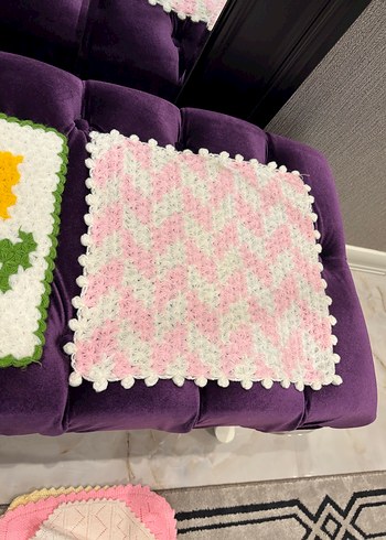 Kırmızı Beyaz Örgü Yuvarlak Minder - Görsel 3