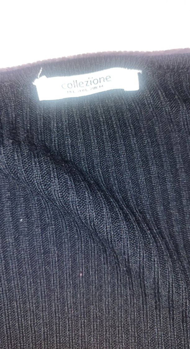 Düğmeli Siyah V Yakalı Kadın Hırka - Görsel 3