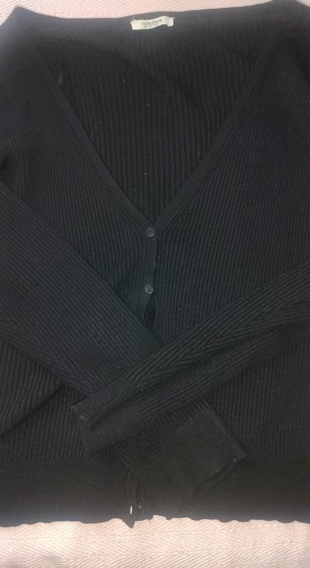 Düğmeli Siyah V Yakalı Kadın Hırka - Görsel 2