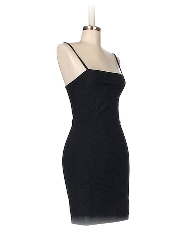 H&M H&M Kısa Elbise %70 İndirimli.