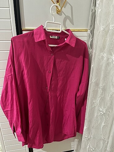 Pembe gömlek