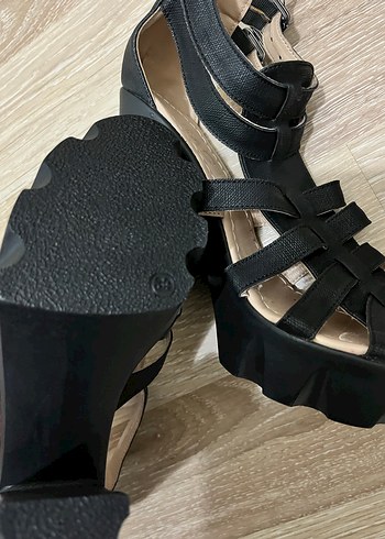 Tokalı Siyah Platform Topuklu Kadın Ayakkabı - Görsel 2